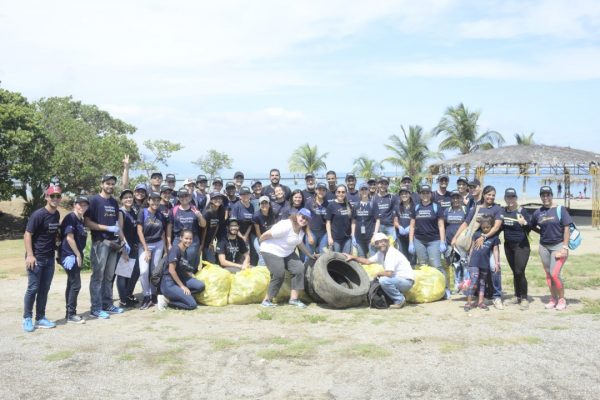 Telefónica | Movistar suma acciones verdes con jornada de limpieza en costas de La Guaira