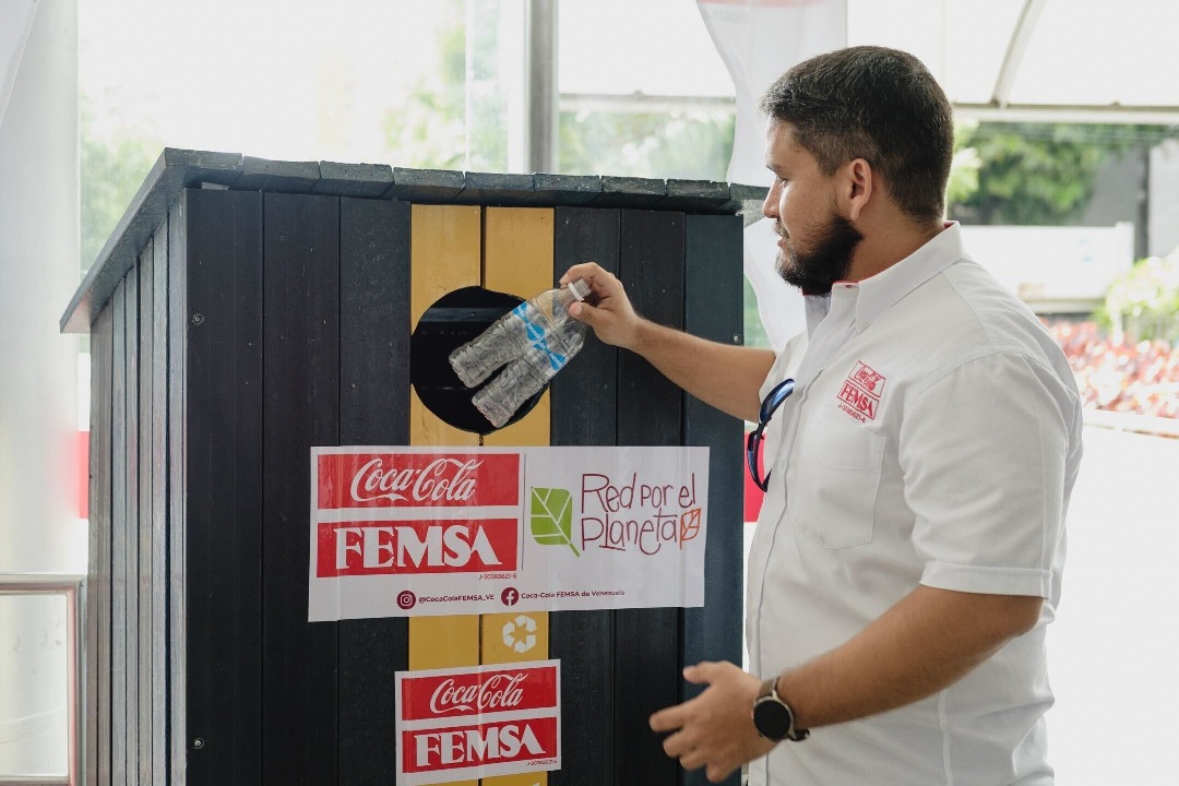 Coca-Cola FEMSA refuerza su compromiso con el cuidado del medio ambiente, impulsando SUSTENTAPET para la economía circular en Latinoamérica