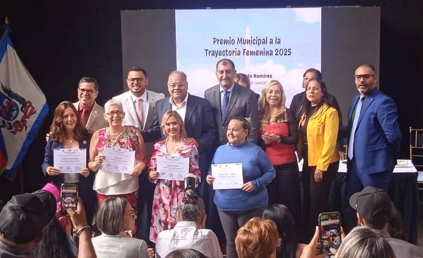 Mujeres recibieron Premio Municipal a la Trayectoria Femenina 2025