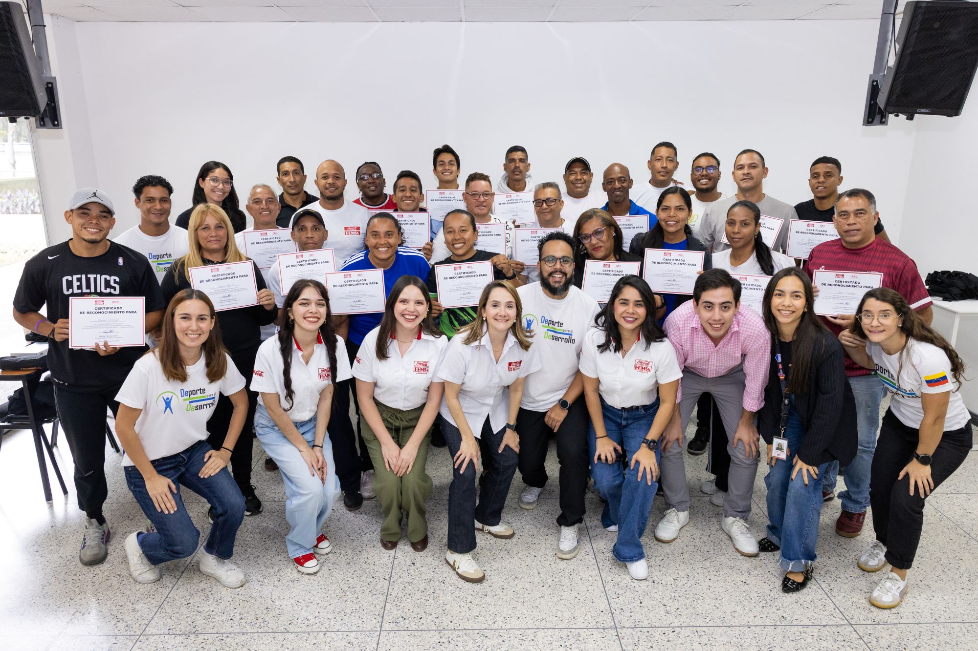 Red de Entrenadores Comunitarios de Coca-Cola FEMSA Venezuela certifica su XVI cohorte de instructores deportivos